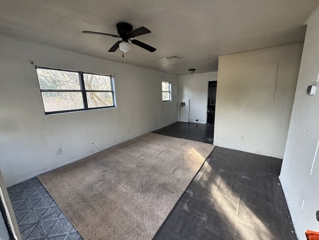 Building Photo - 413 Orange St