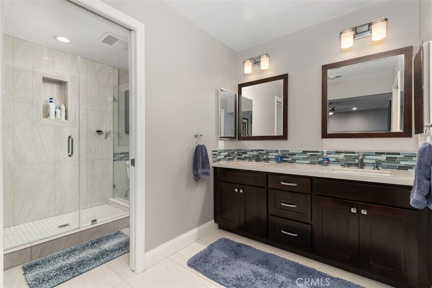 Building Photo - 17552 Putney Cir