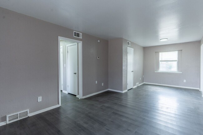 Building Photo - 4-Bedroom Available for Rent to Own & Lease!!