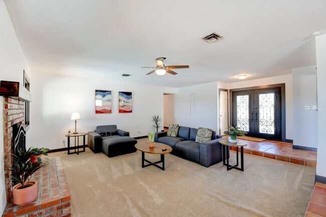 Building Photo - Paradise Palms – No neighbors behind you –...