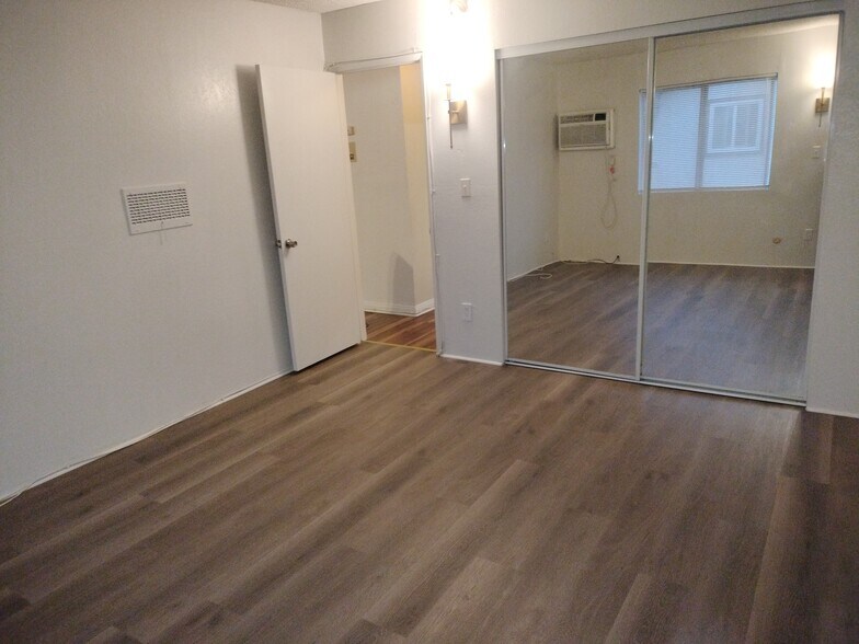 Building Photo - 18530 Hatteras St