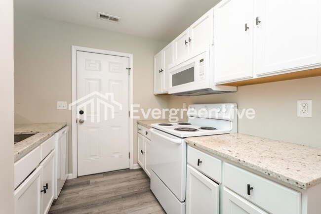 Building Photo - 518 Harper St