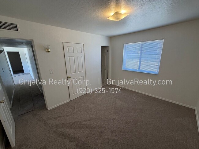 Building Photo - 6850 E Lurlene Dr