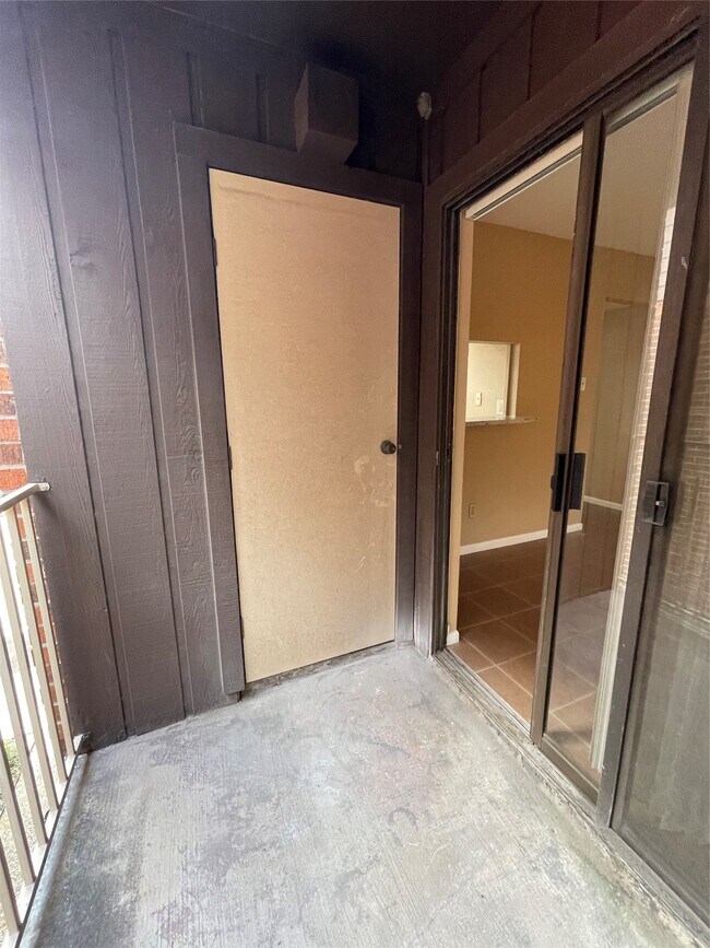 Building Photo - 3100 Walnut Bend Ln