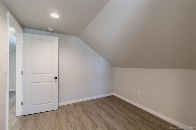 Building Photo - 31 Willetts Ave