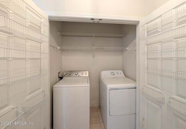 Building Photo - 7990 Baymeadows Cir E
