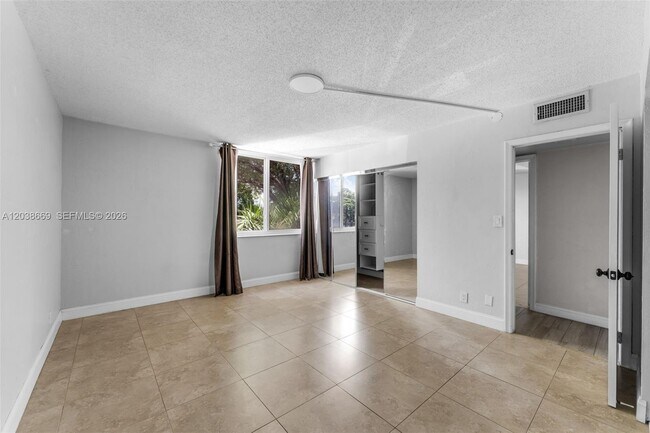 Building Photo - 9001 SW 77th Ave