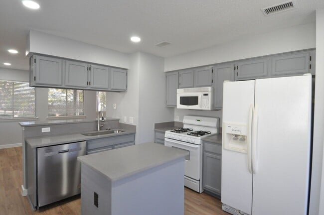 Building Photo - Completely Renovated in Round Rock ISD