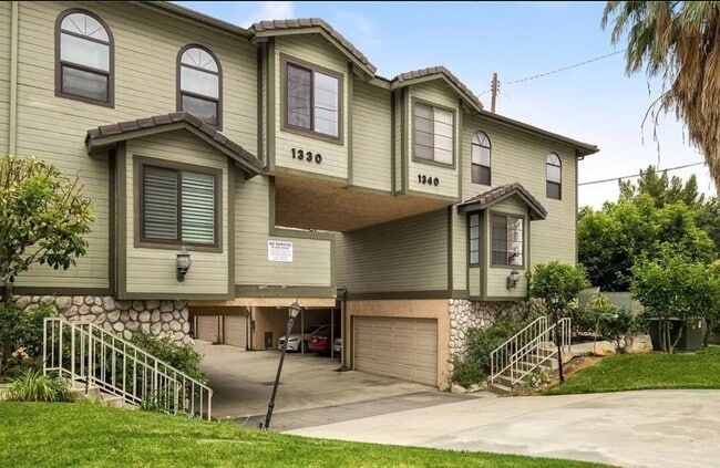 Building Photo - 1340 Mayflower Ave