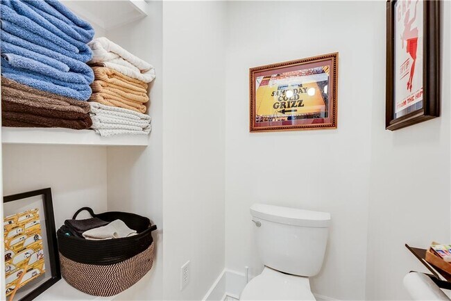 Building Photo - 45 Mortimer St SE