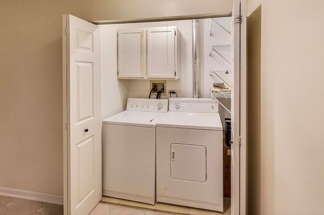 Building Photo - 534 River Front Cir