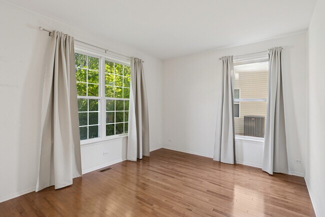 Building Photo - 1534 S Falcon Dr