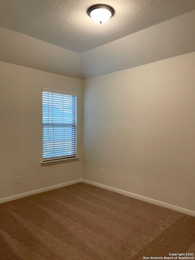 Building Photo - 2222 Sandlewood Cv