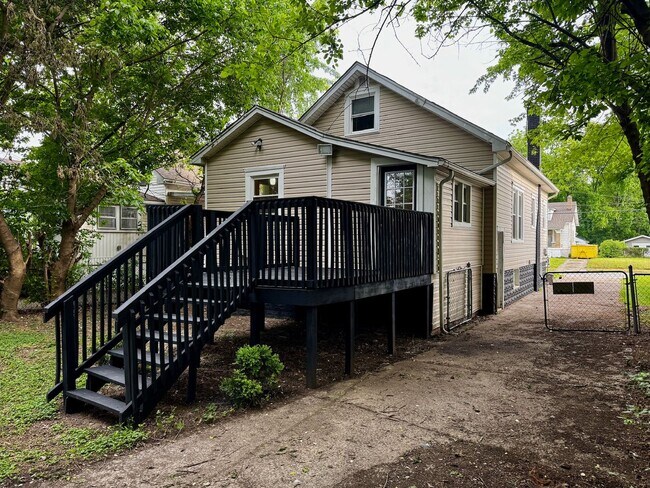 Building Photo - 610 Colorado Ave