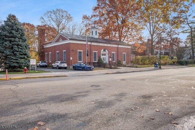 Building Photo - 258 Ridgewood Ave