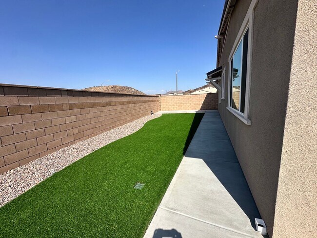 Building Photo - Brand New Home In Menifee with Backyard!