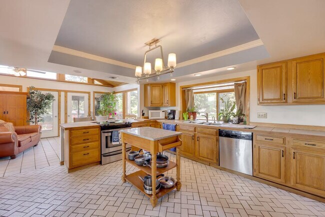 Building Photo - 19 Crescent Ln