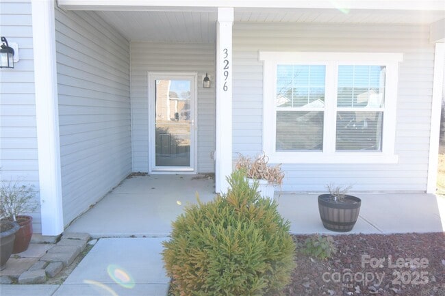 Building Photo - 3296 Saddlebrook Dr