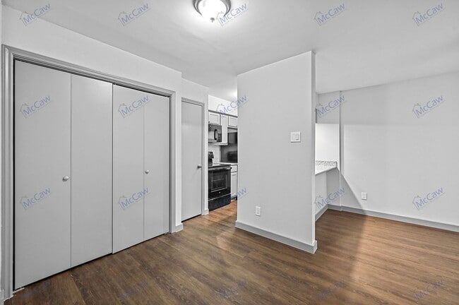 Building Photo - 9520 Royal Ln