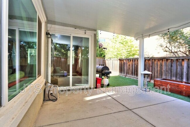 Building Photo - 1427 Bicker Cir