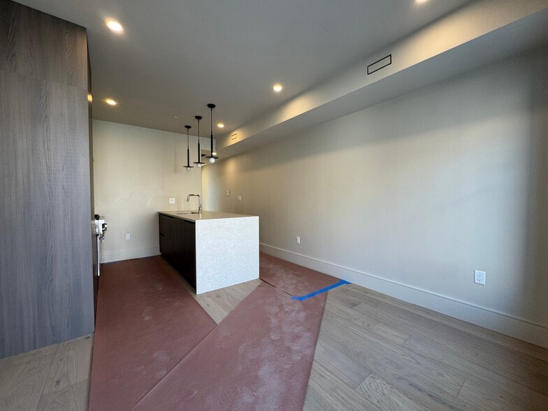 Building Photo - 300 Franklin St