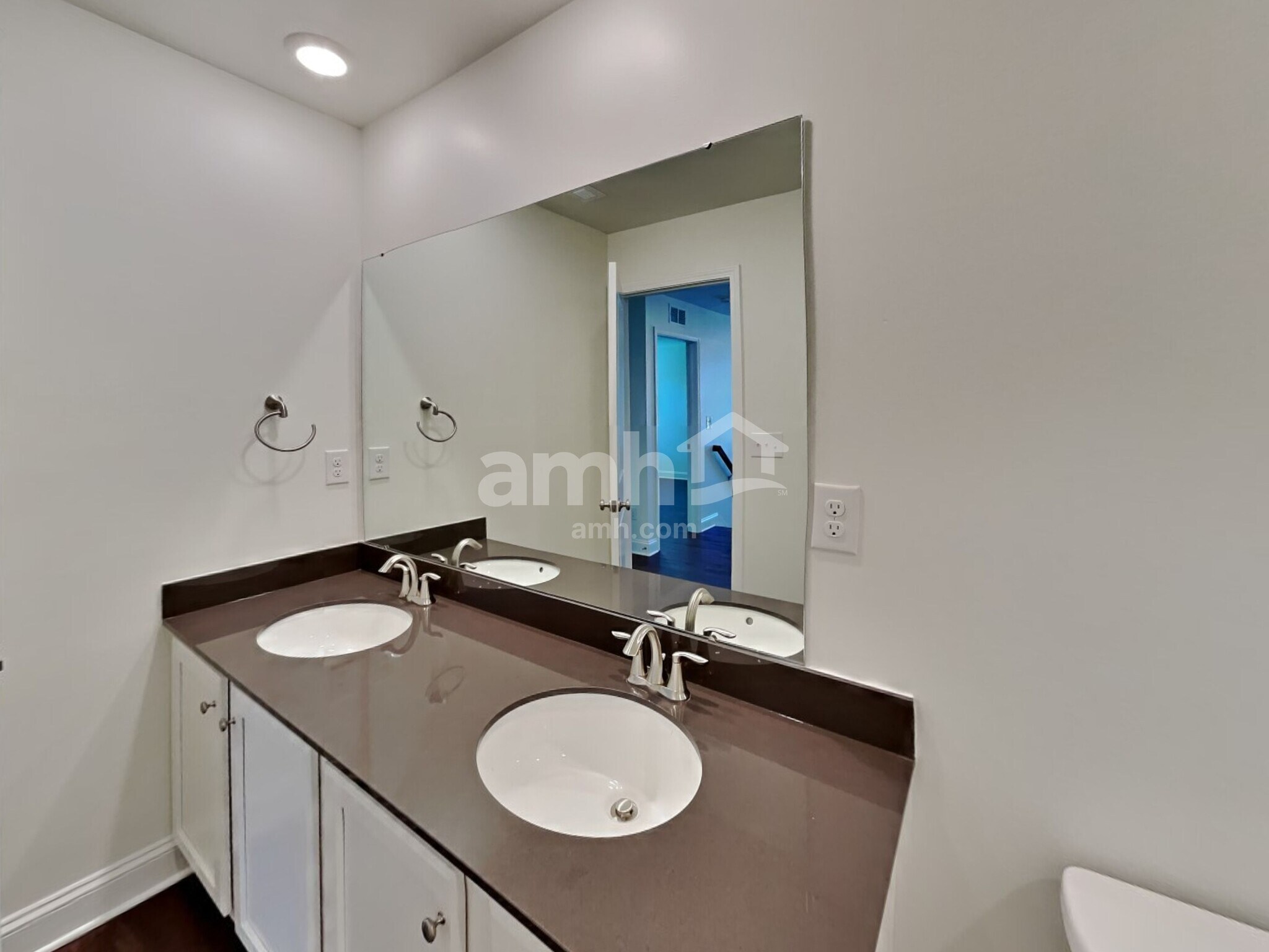 Building Photo - 564 Rivermist Dr