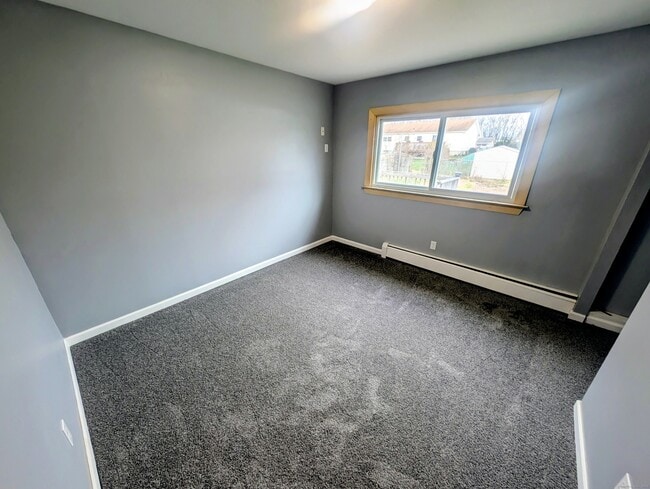 Building Photo - 30 Cardinal Ln