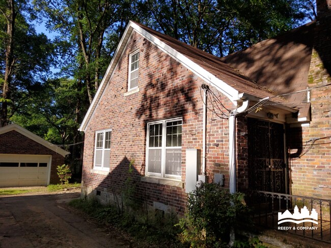 Building Photo - 2950 Midland Ave