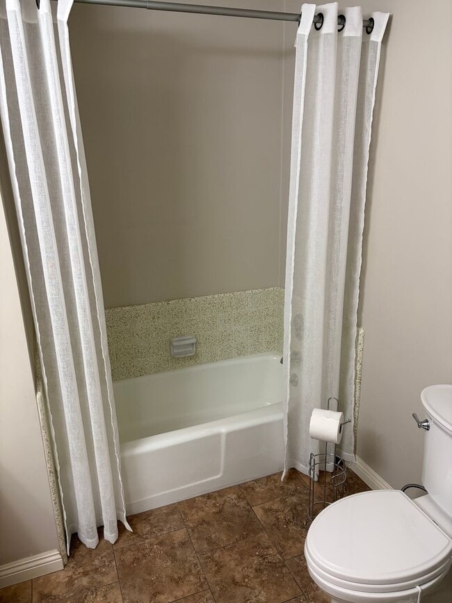 Building Photo - 55 and OLDER KERN CITY 2 BED UPDATED HOME