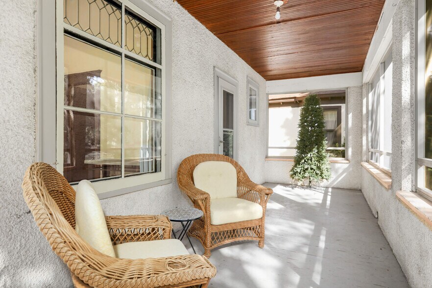 screened porch - 2220 26th Ave S