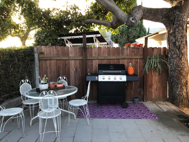 Front yard/ BBQ not included - 5042 Sawtelle Blvd