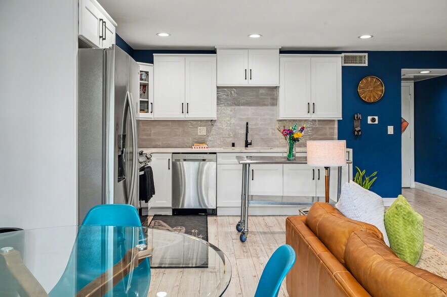 Building Photo - 2700 Cahuenga Blvd E