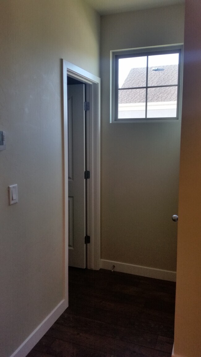 Half Bath (left) & Basement Door (Right) - 10608 S Topview Rd