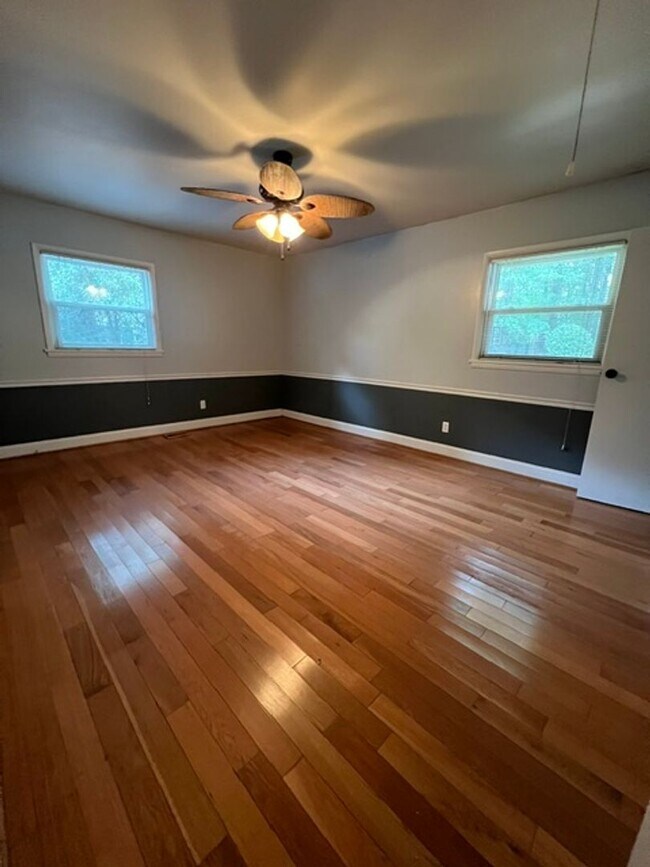 Building Photo - 223 S Lk Dr