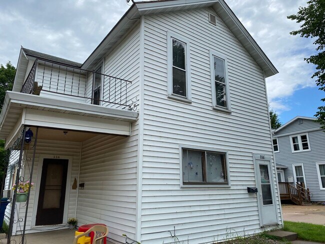 Building Photo - 114 S 3rd Ave