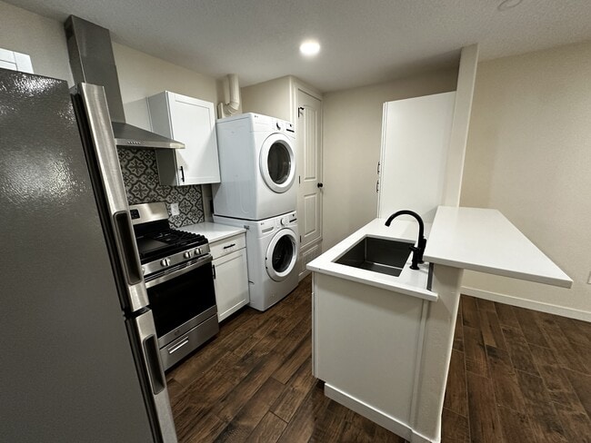 Building Photo - 4702 Marble Ave