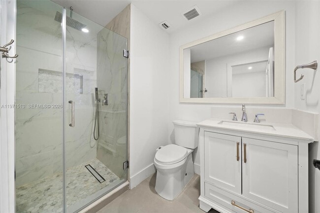 Building Photo - 3166 Royal Palm Ave