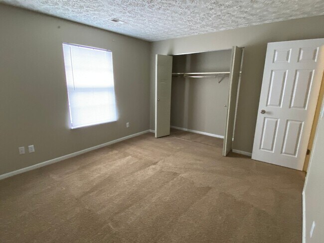 Building Photo - Beautiful Two Bedroom Apartment with W/D Connection!