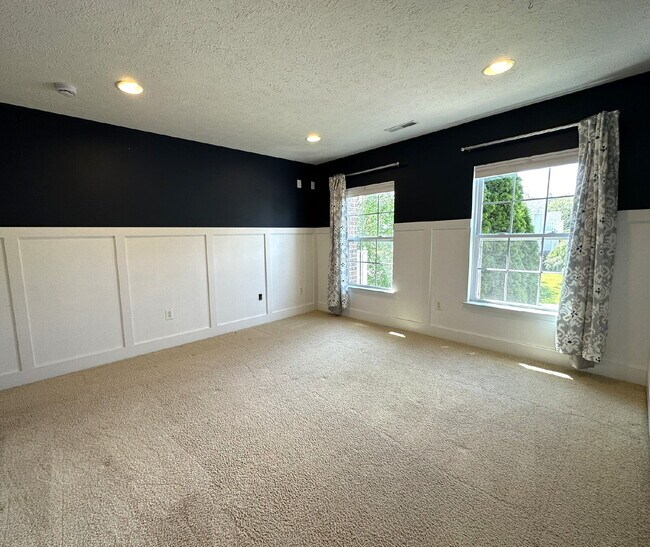 Building Photo - Gorgeous 6-Bedroom 3.5-Bath Colonial in Ma...
