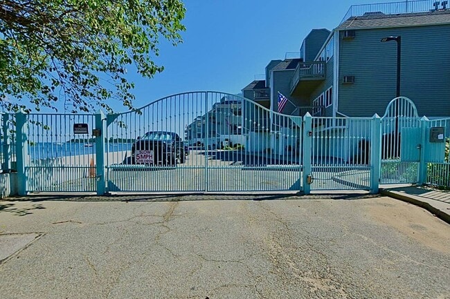 Building Photo - 244 Bowne St