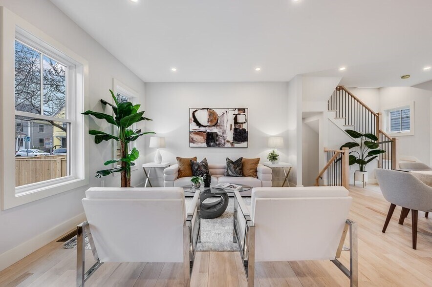 Building Photo - 11 Tufts St