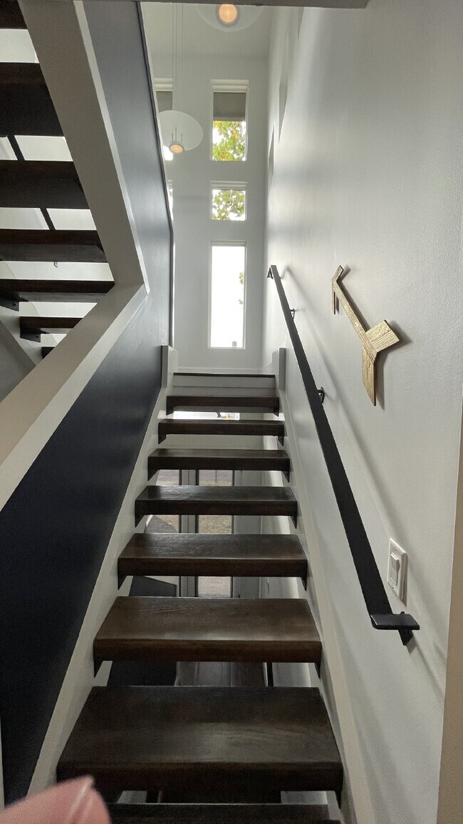 Building Photo - Luxury Brownstone in the heart of 12 South