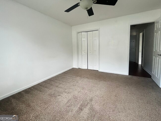 Building Photo - 435 Creekside Dr