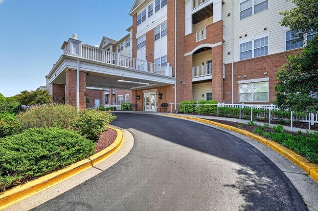 Building Photo - 2605 Chapel Lake Dr