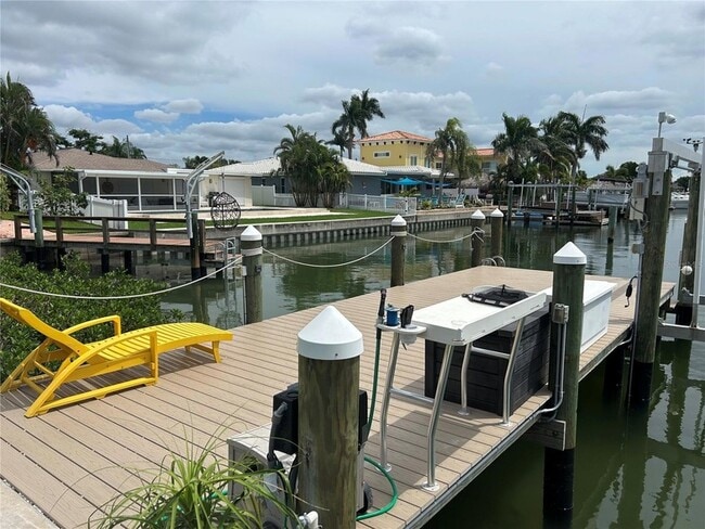 Building Photo - 365 Capri Blvd