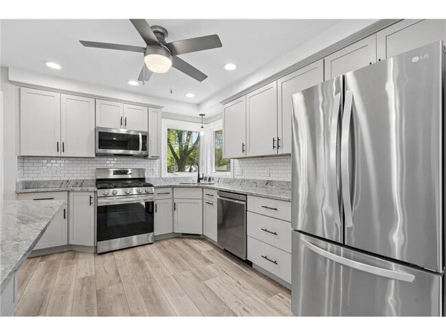 Building Photo - 3100 W 55th St