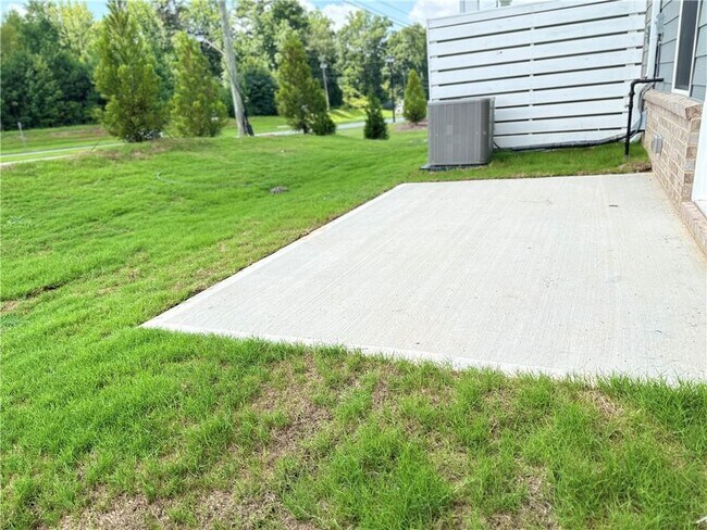 Building Photo - 1138 Chastain Dr