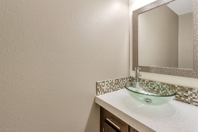 Building Photo - Charming 4 Bedroom 3 Bath in Highlands Ranch!