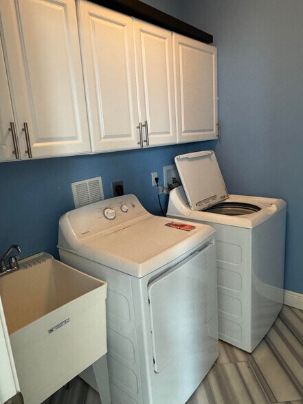 Building Photo - 1241 Via de Fossi