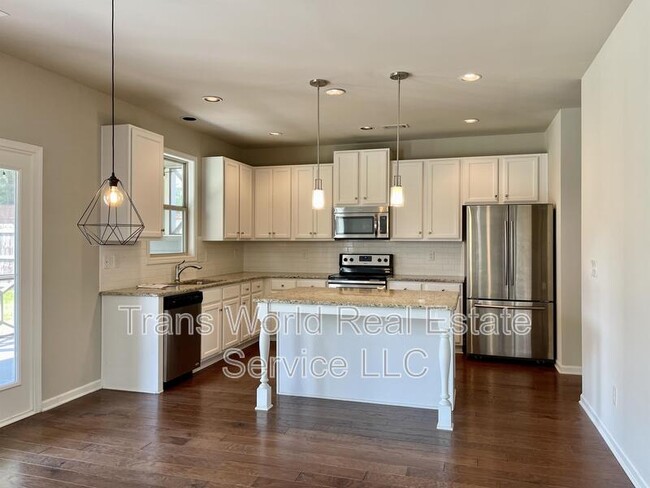 Building Photo - 7531 Silk Tree Pointe